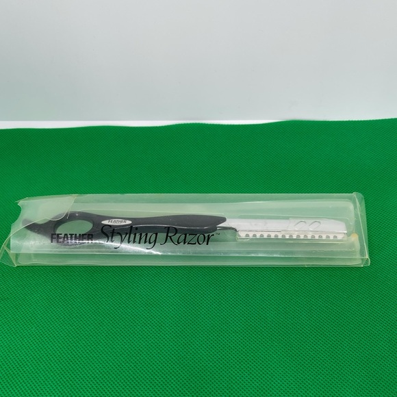 Feather Styling Razor - Picture 2 of 4
